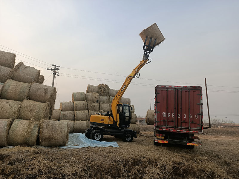 寶鼎抓草機，高效作業裝卸干草垛