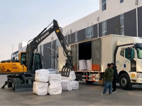 寶鼎抓包機，服務于各個工廠抓包作業(yè)