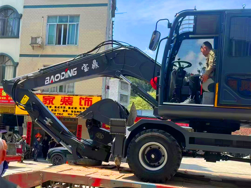 寶鼎120抓木機(jī)交付